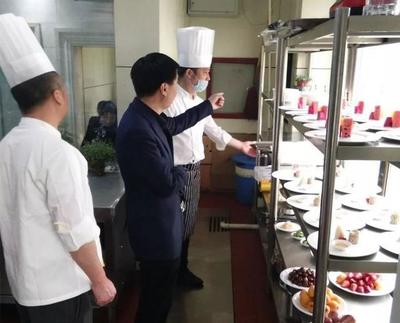 筑牢安全防線，護航健康消費——徽縣市監局黨組書記、局長趙豐一行深入徽州大酒店檢查指導食品安全工作